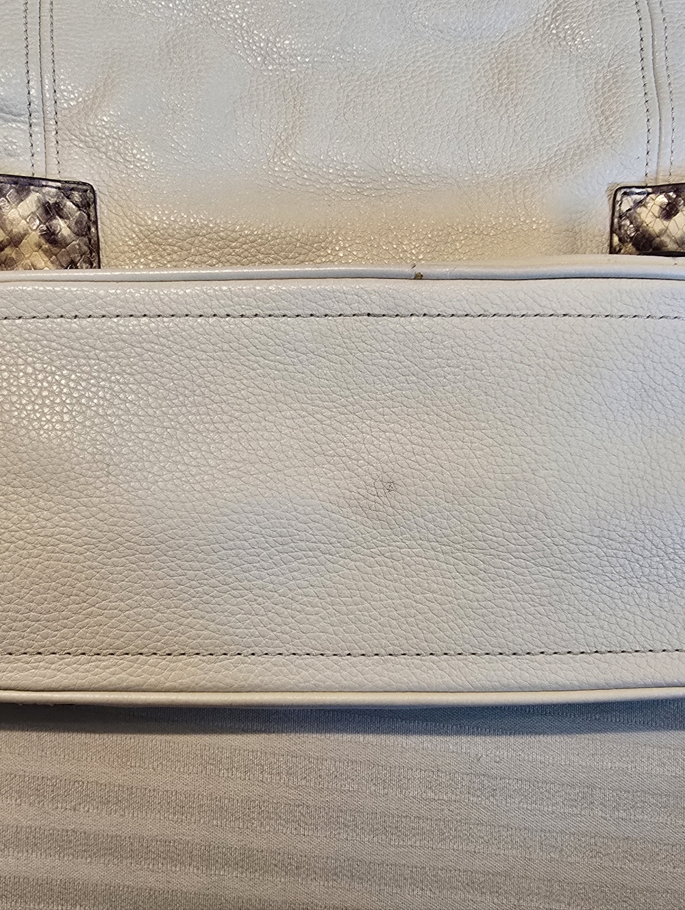 Michael Kors Cream Leather Shoulder Bag with Snake-Print Trim - Picture 5 of 7
